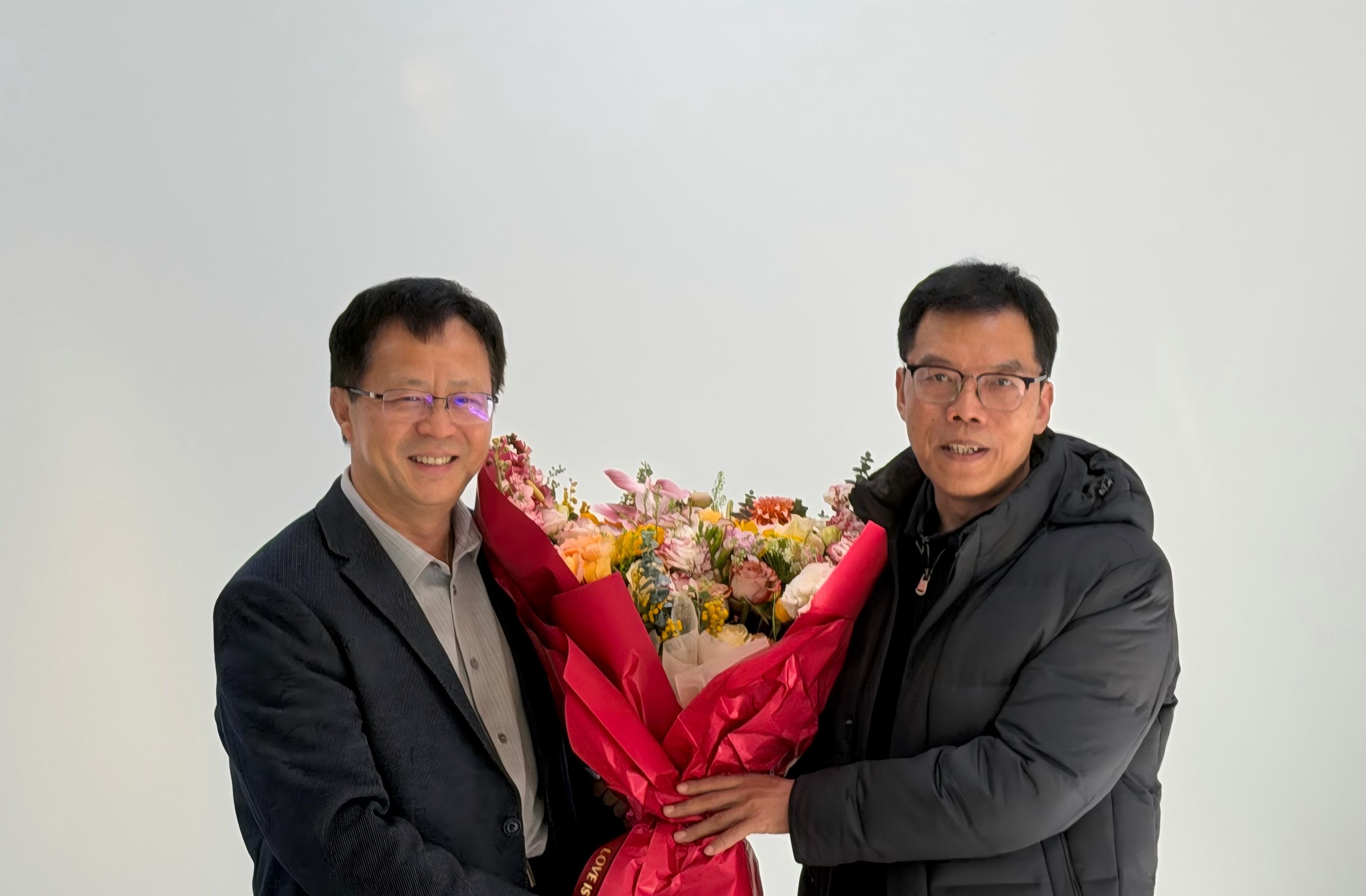 嘉宾来访丨省科技厅领导陈学华一行莅临爱迦，走访慰问首席科学家章毅教授